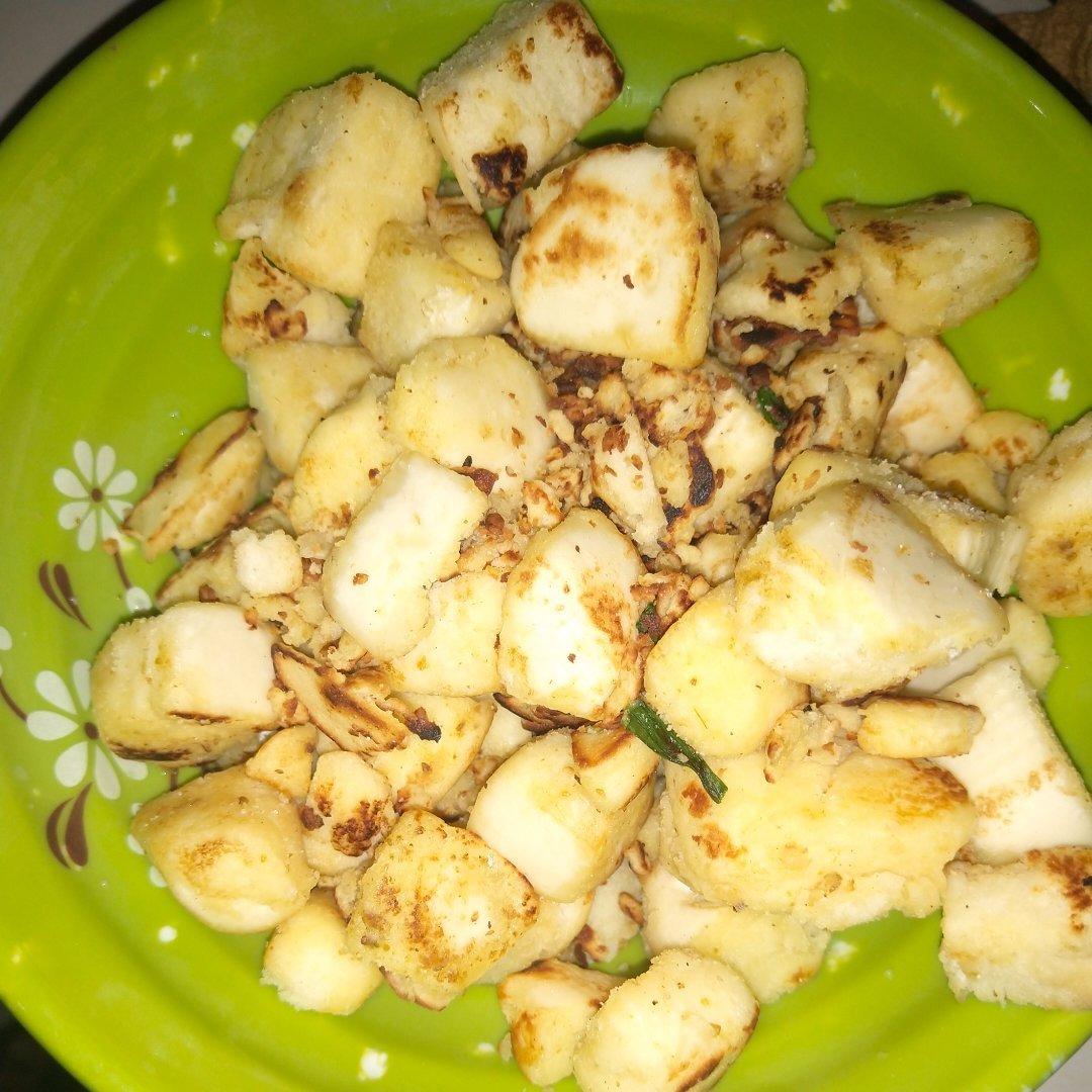 快手早餐～葱香孜然鸡蛋炒馍花