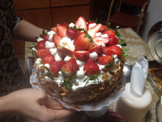 草莓戚风生日蛋糕