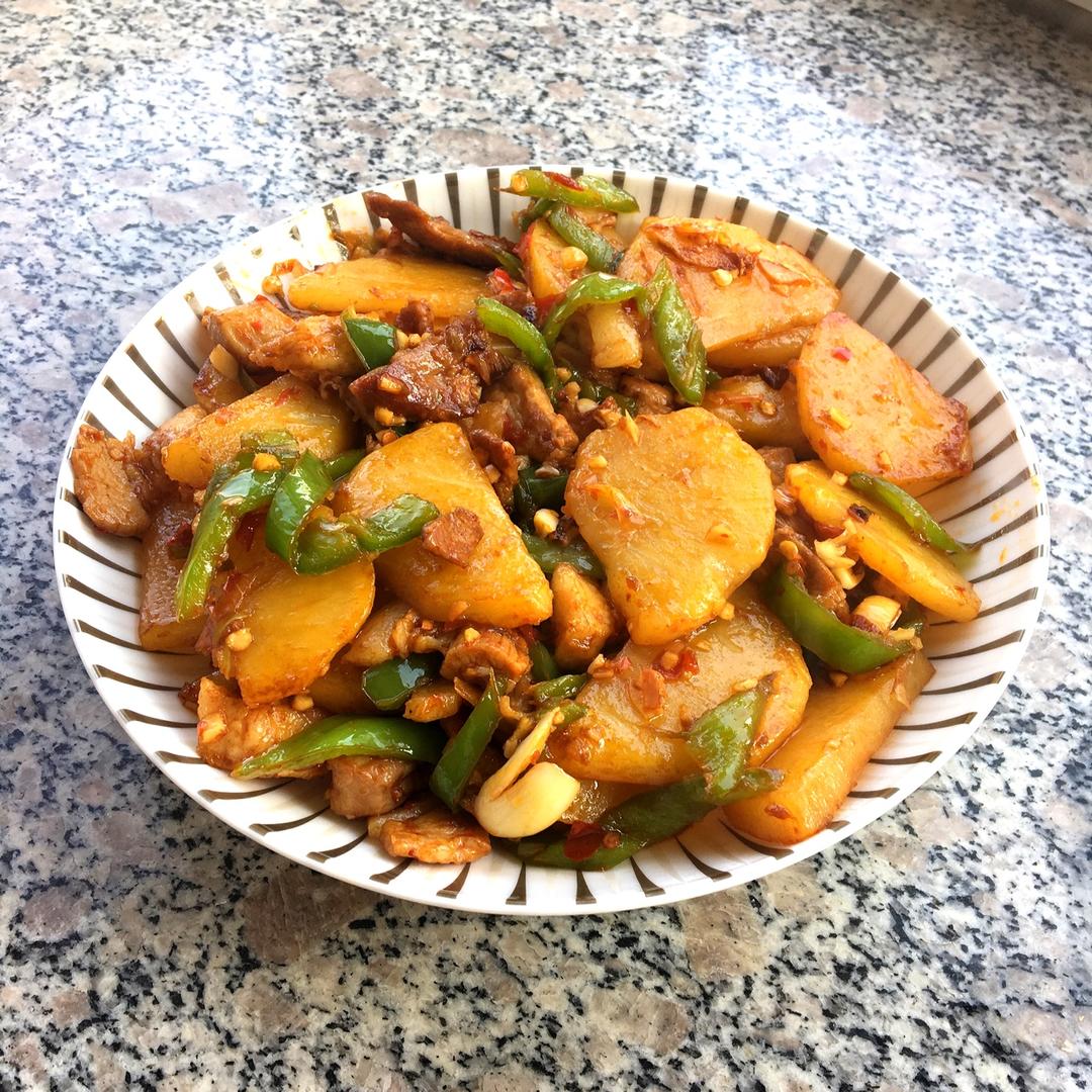 五花肉干煸土豆片