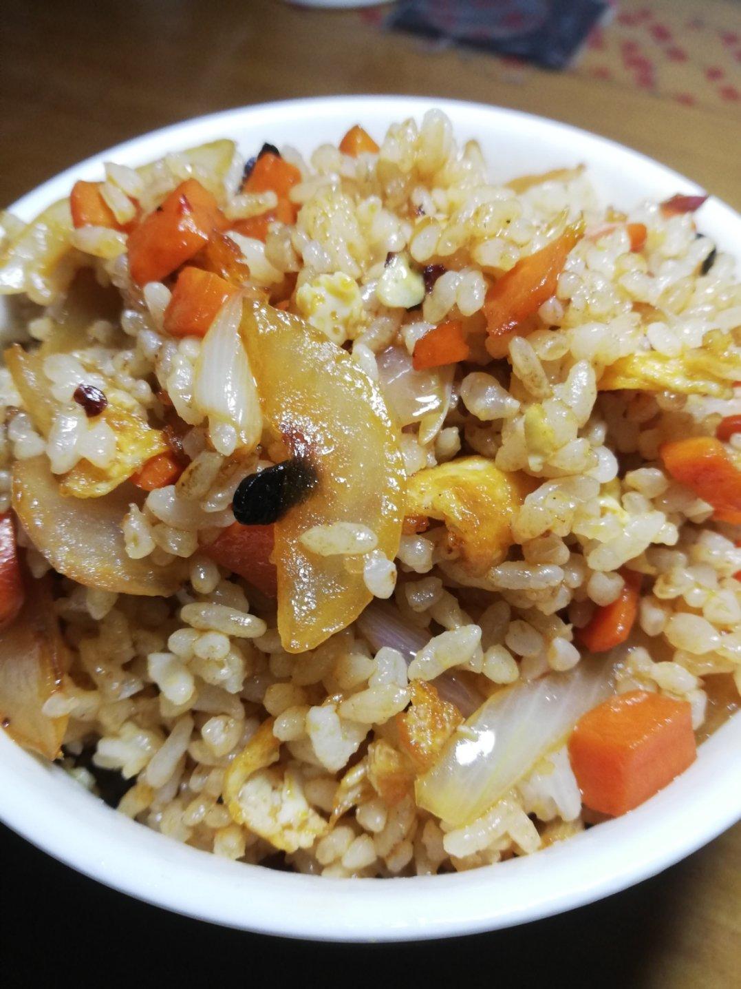洋葱胡萝卜蛋炒饭