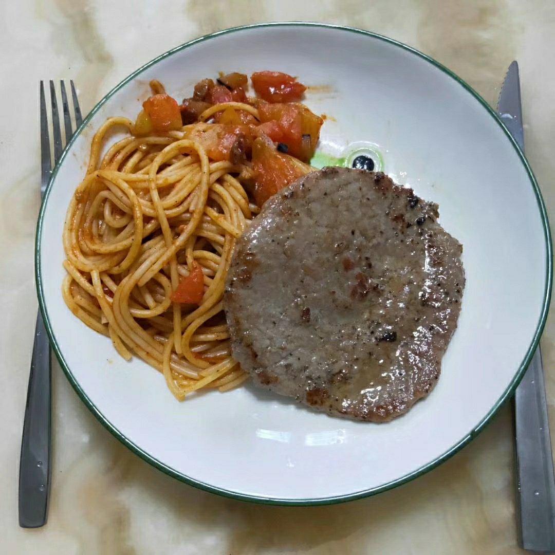 番茄肉酱意大利面