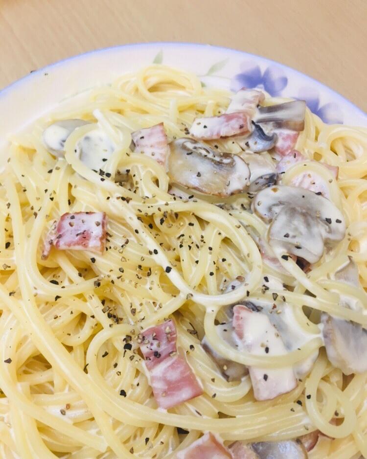 白蘑菇奶油培根意面