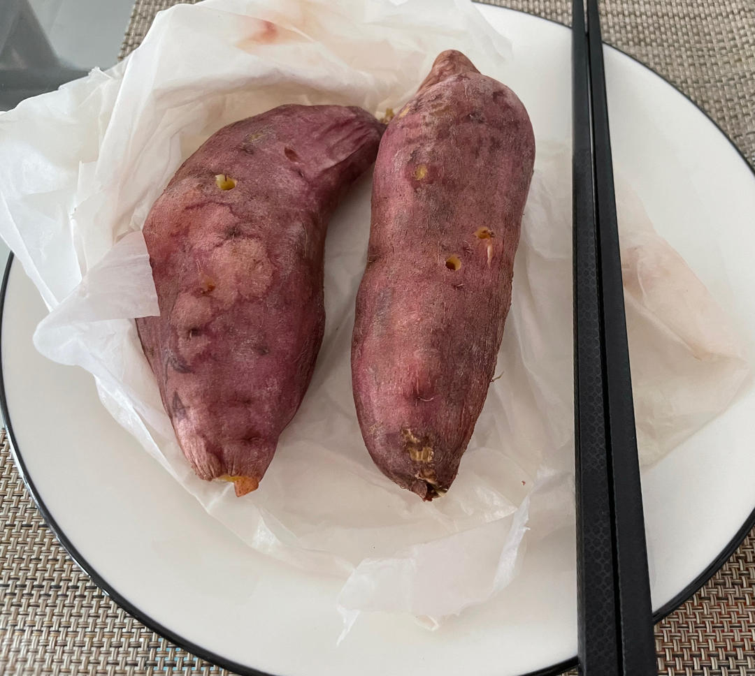 【健康三餐】简单好吃的微波炉烤红薯