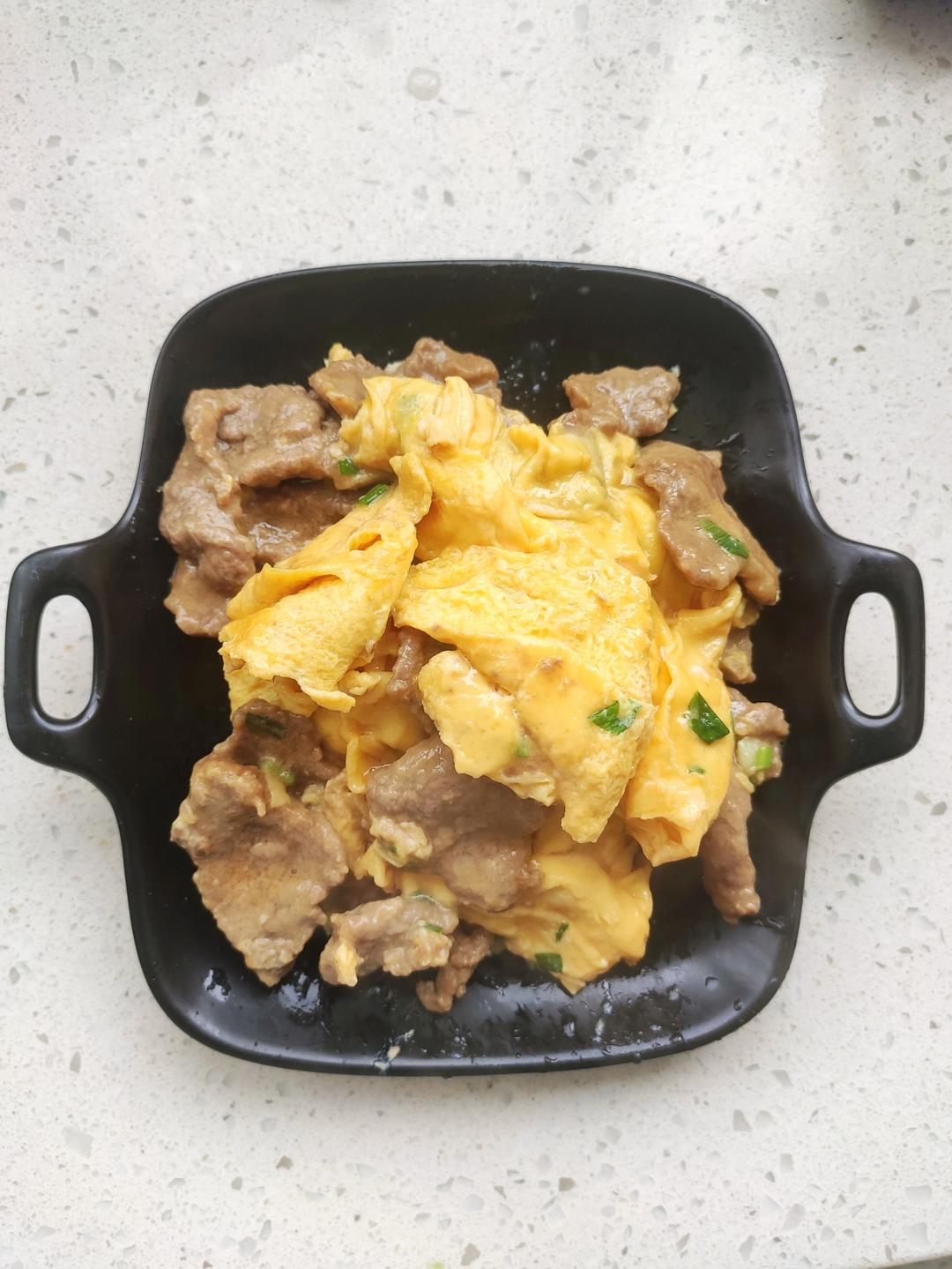 滑蛋牛肉，牛肉滑嫩，鸡蛋松软