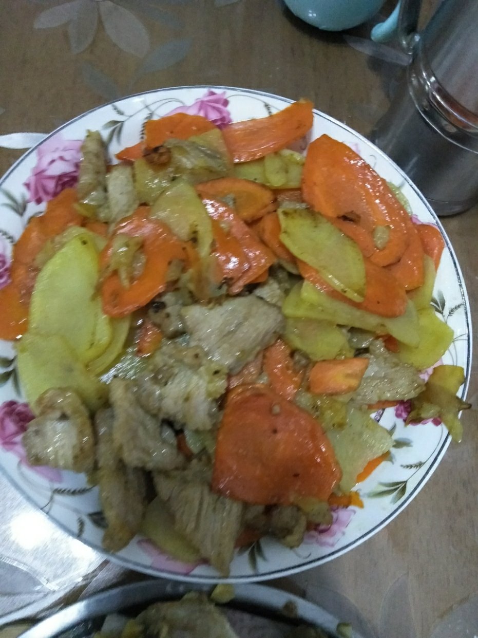 干锅胡萝卜土豆片