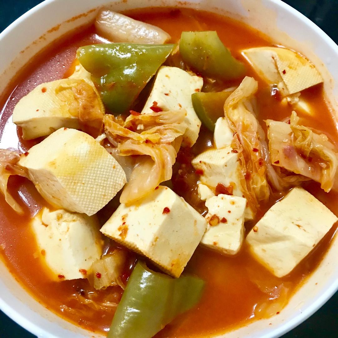 韩式辣白菜豆腐汤