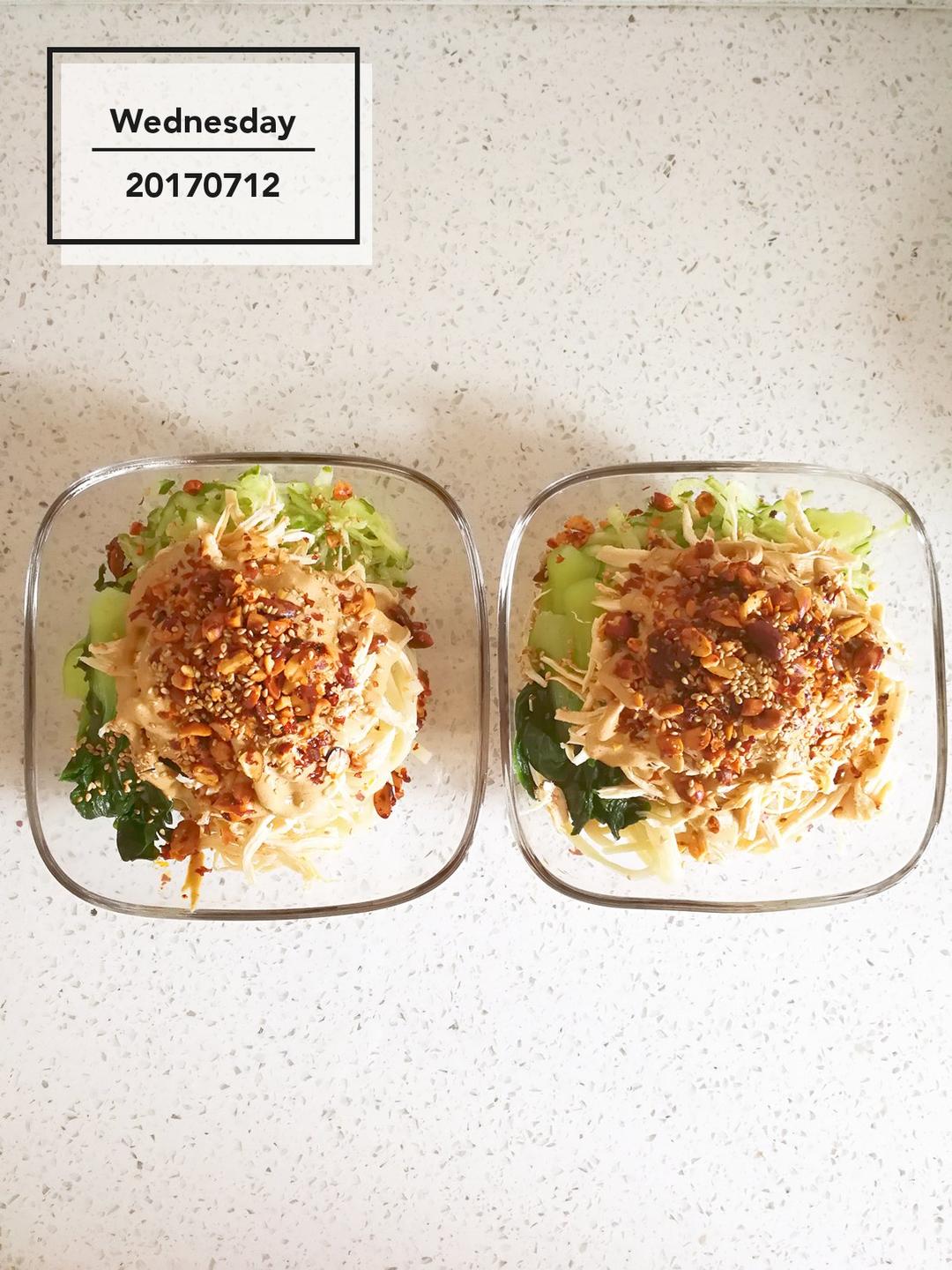 【鸡丝凉面】