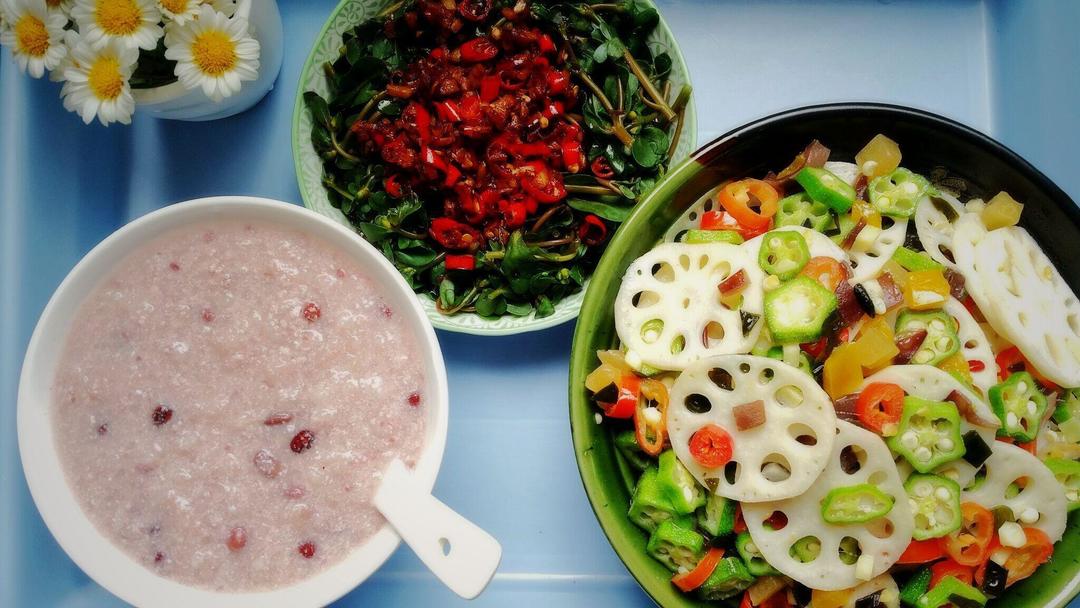 夏日养生简单一招丨红豆花生粥、炒藕片、白灼马齿苋 • 圆满素食