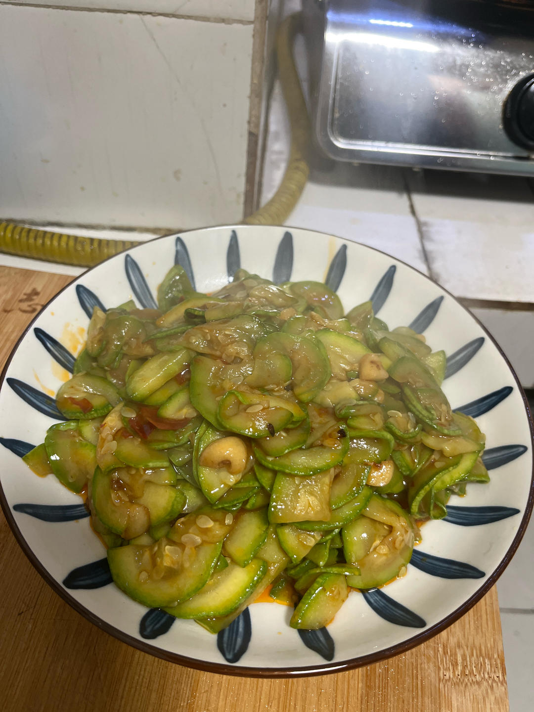 西葫芦别光用来炒蛋，试试这样做！简单又下饭！