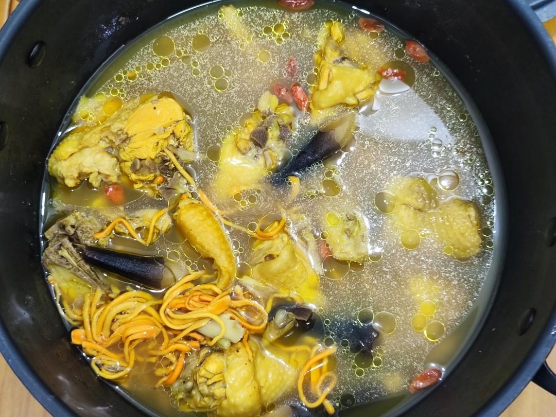 虫草花母鸡汤