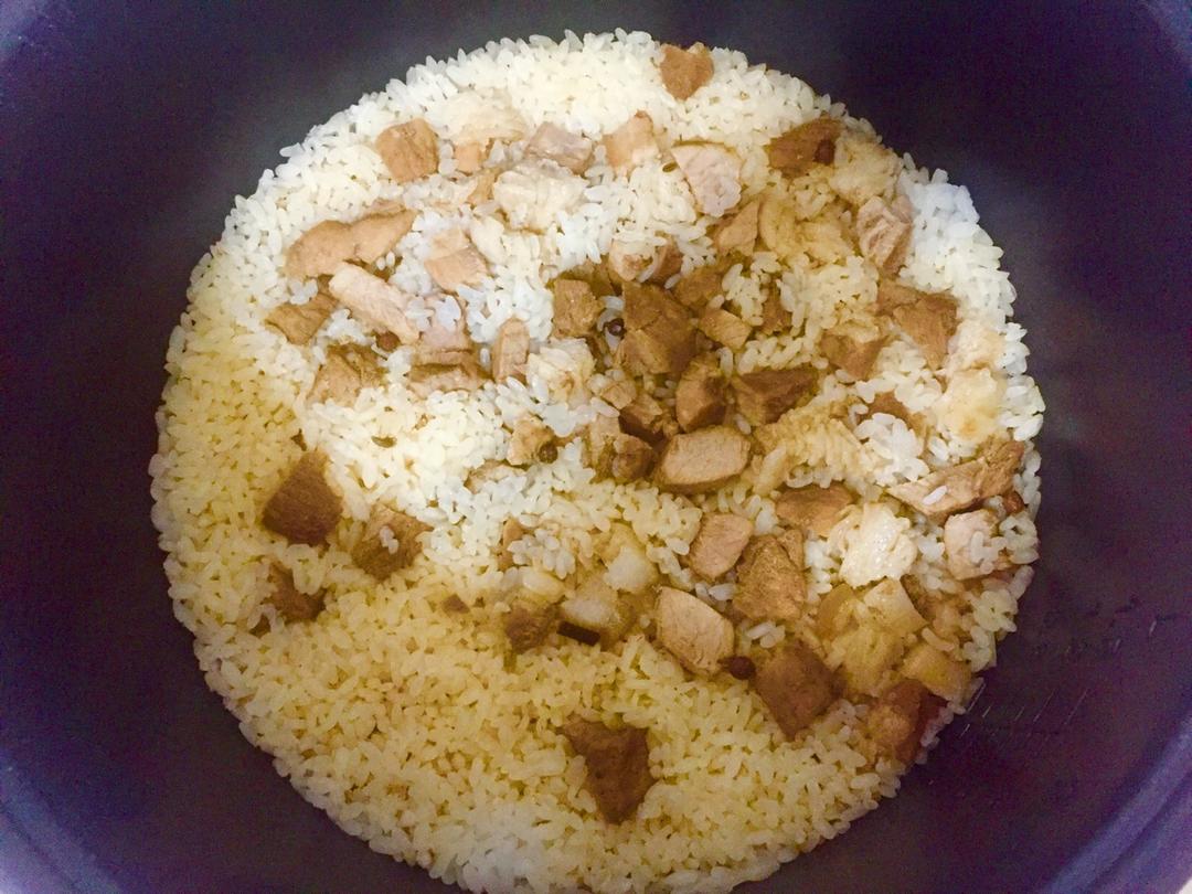 红烧肉焖饭