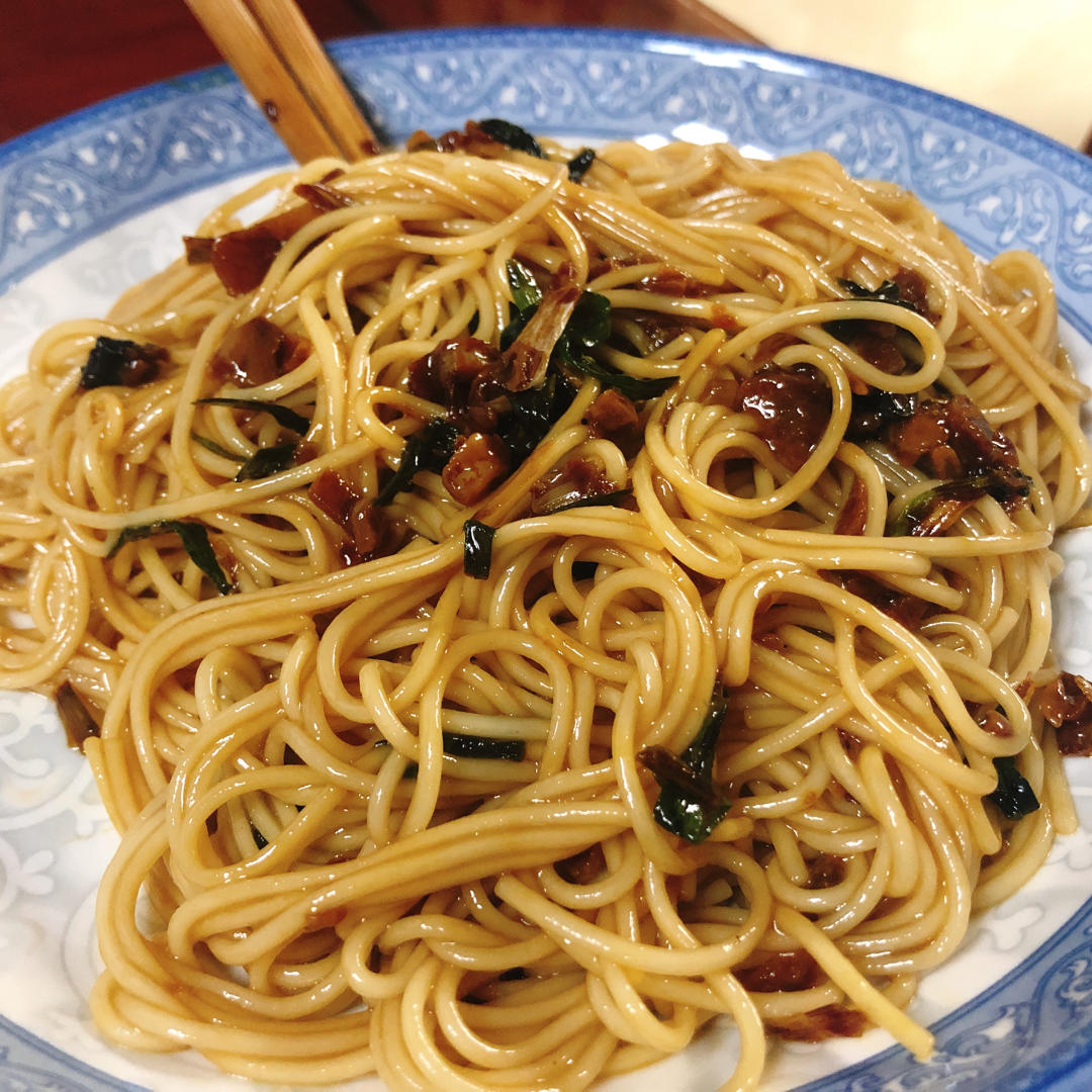 10分钟搞定的一碗葱油拌面