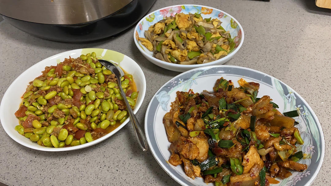 平菇青椒炒鸡蛋 好吃又营养的超快手家常菜