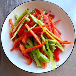 尖椒豉香炒豆腐条的做法 步骤2