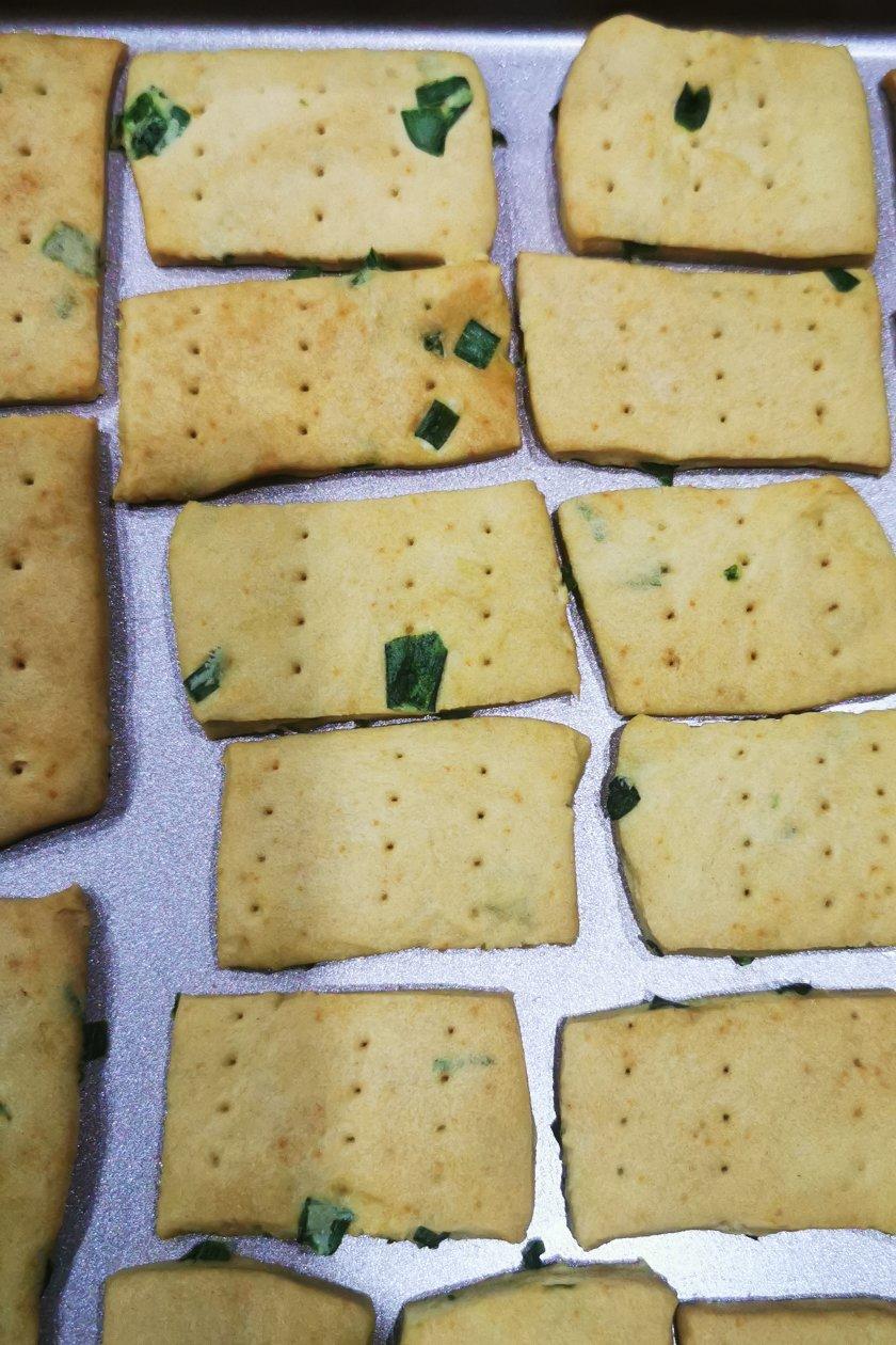 超级简单的葱香苏打饼