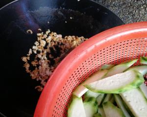 虾米肉沫炒丝瓜的做法 步骤1
