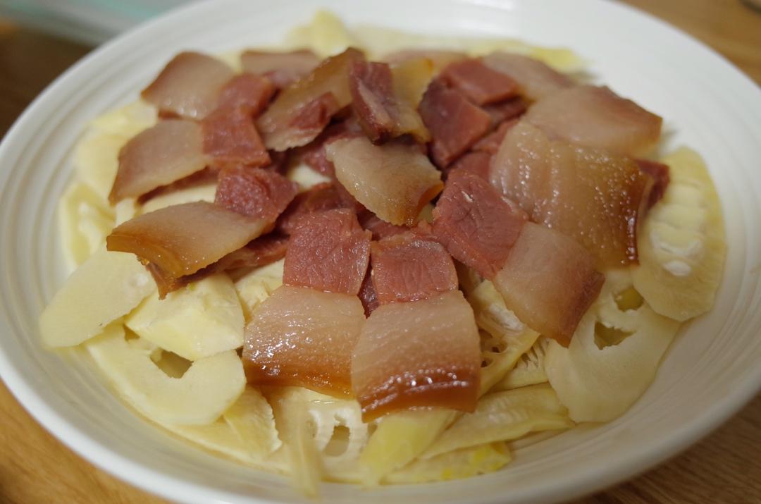 咸肉蒸春笋