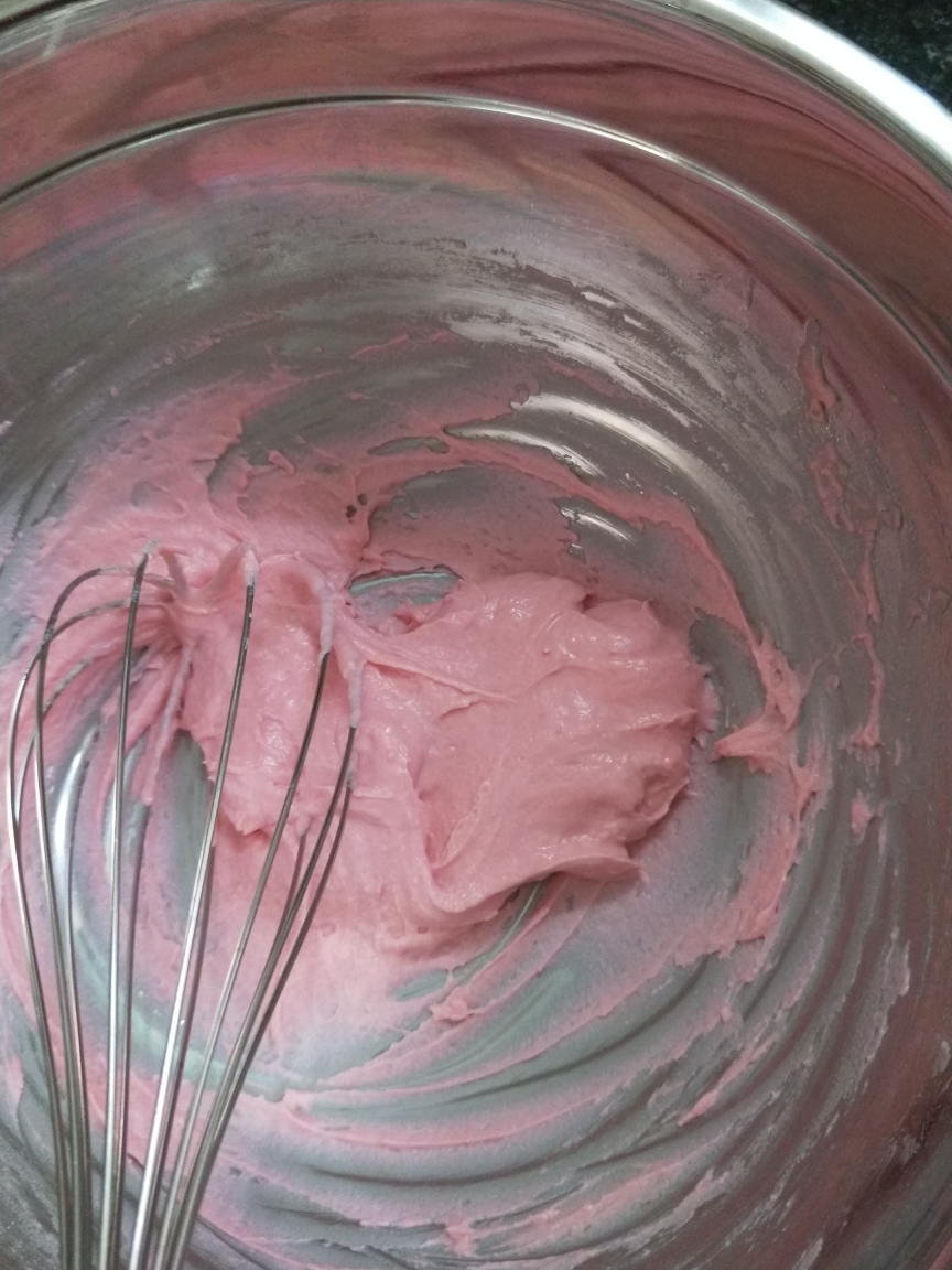 草莓奶油卷的做法 步骤2