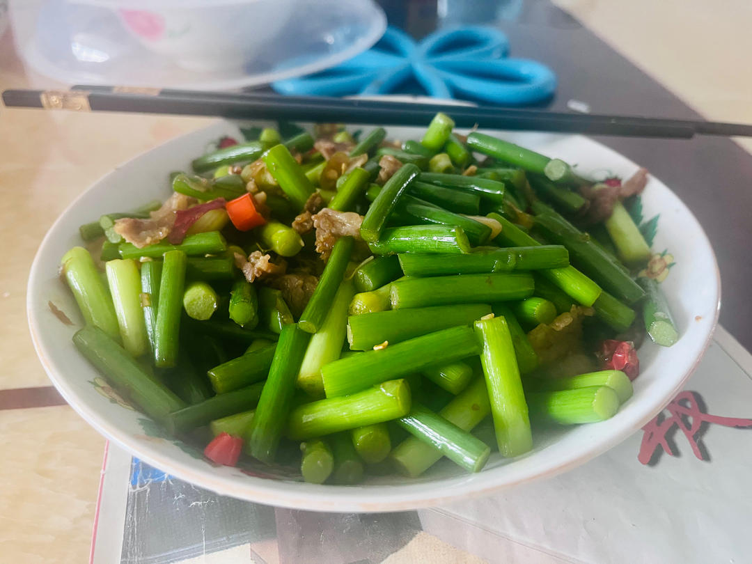 简单易做的下饭菜－蒜苔炒肉