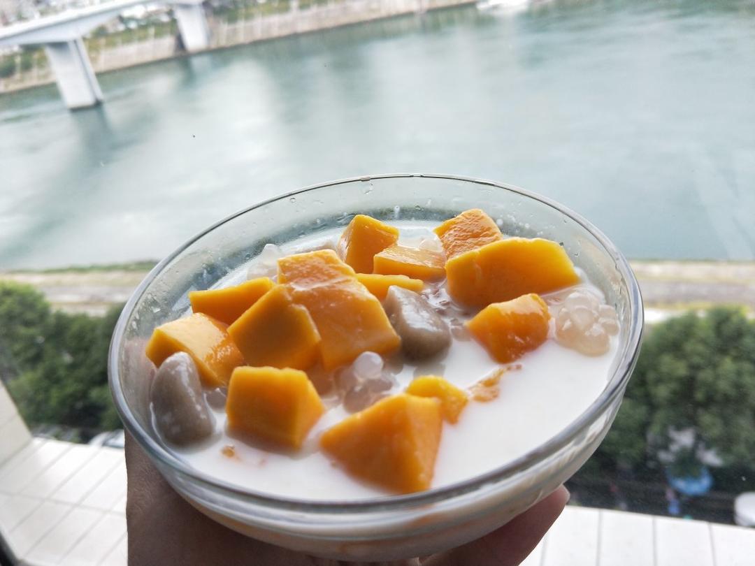 芋圆芒果椰汁西米露