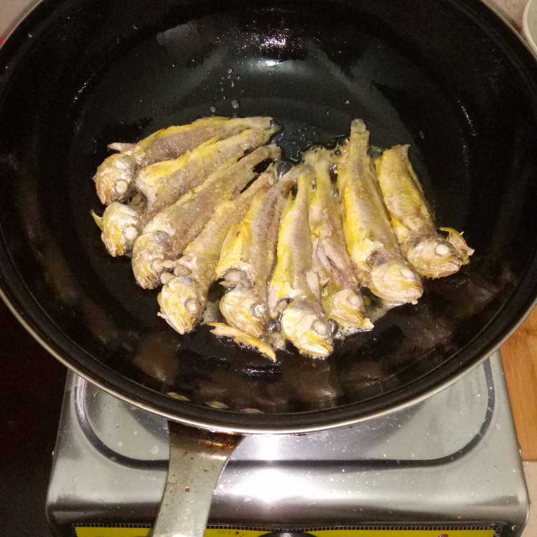 香煎小黄鱼