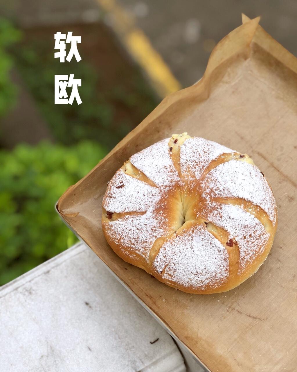 奶酪馅儿蔓越莓面包