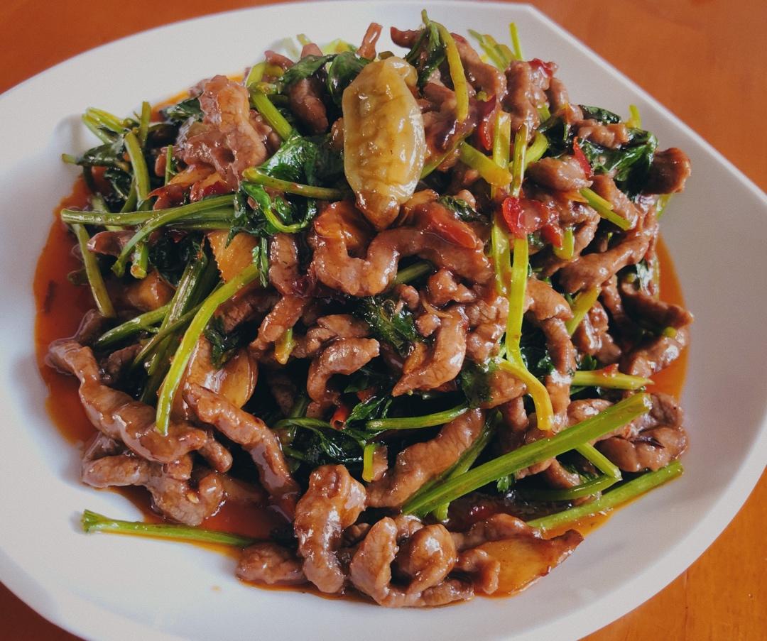 湘菜馆里的野山椒炒牛肉丝Get！