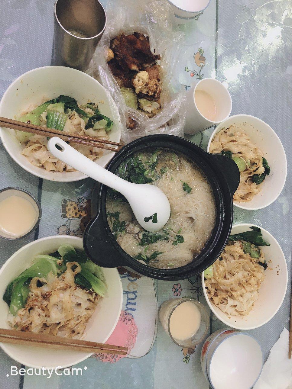 家常美味花蛤粉丝煲