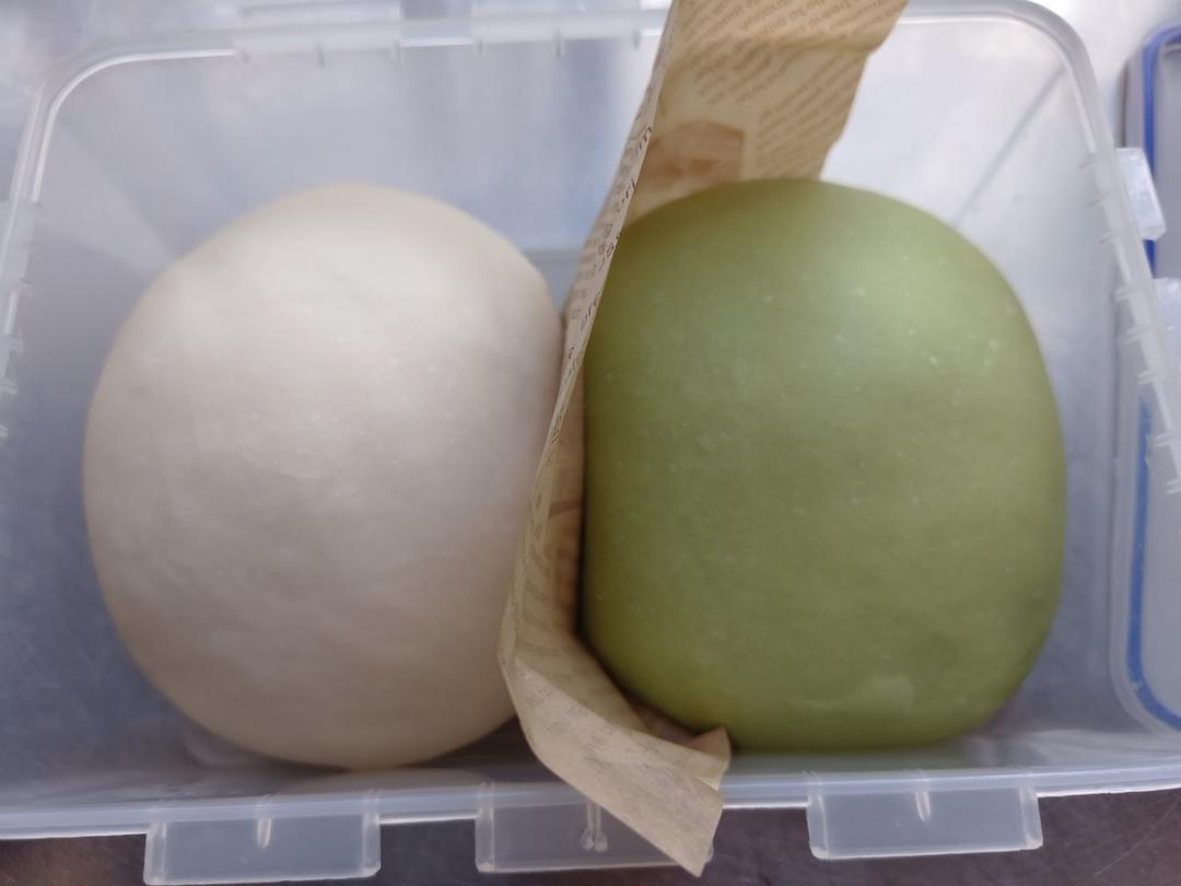 抹茶双色哈斯面包，红豆欧包