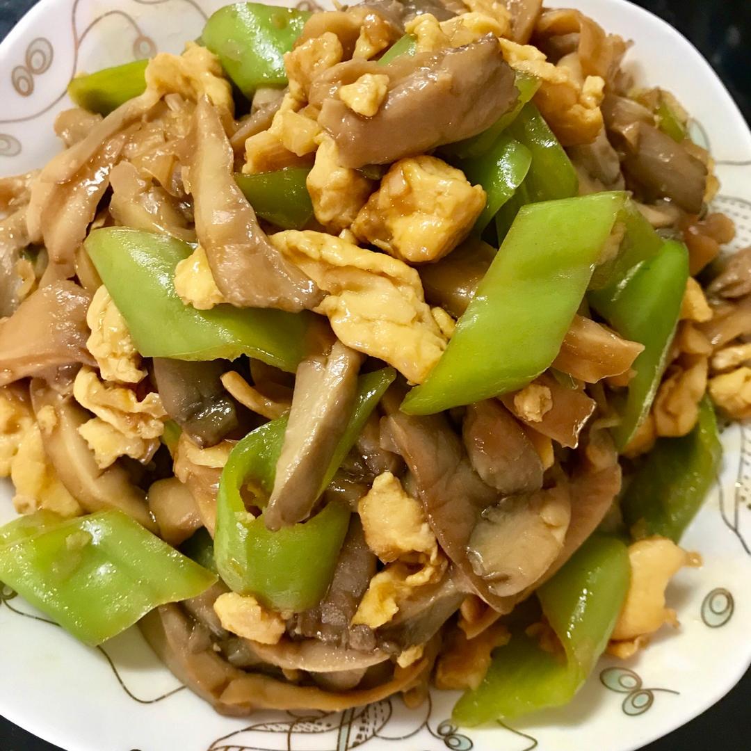 平菇青椒炒鸡蛋 好吃又营养的超快手家常菜
