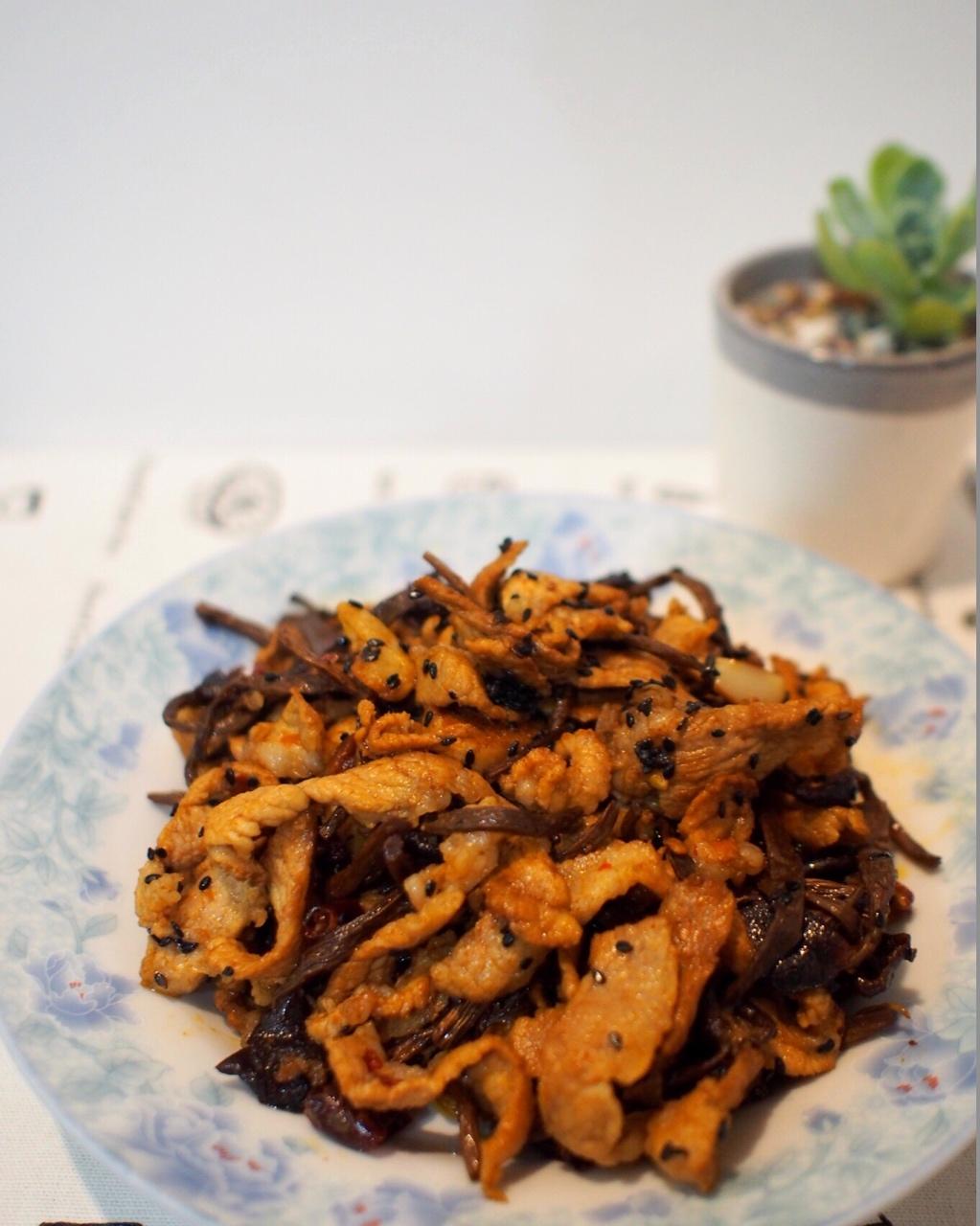 茶树菇炒肉片