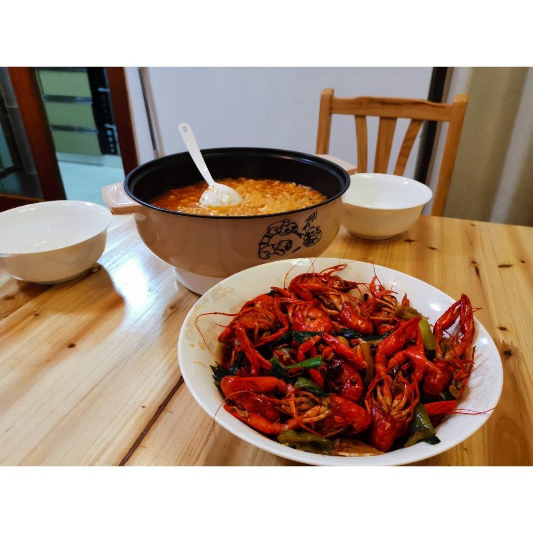 吃了后会吮指的麻辣小龙虾