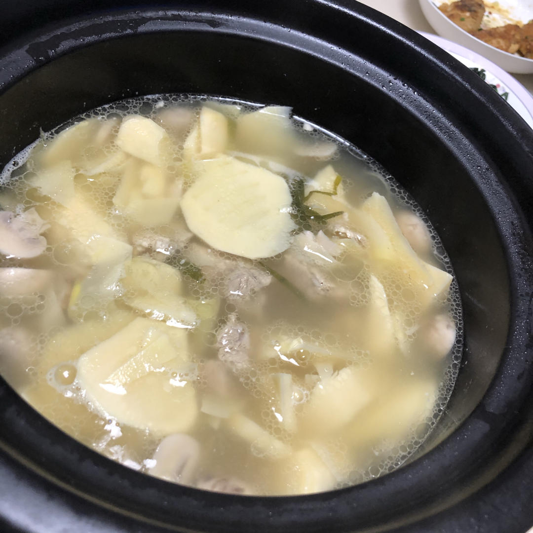 口蘑冬笋排骨汤