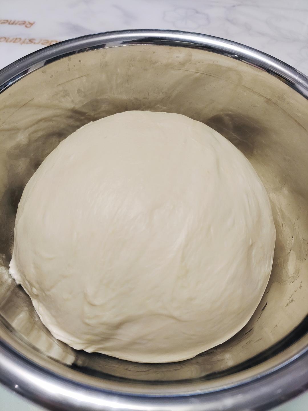 超拉丝奶香面包卷柔软小餐包