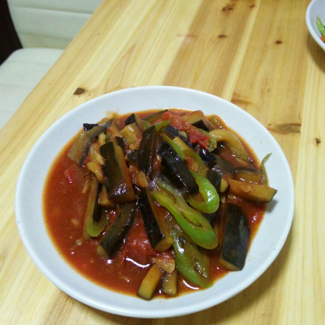 西红柿尖椒炒茄子