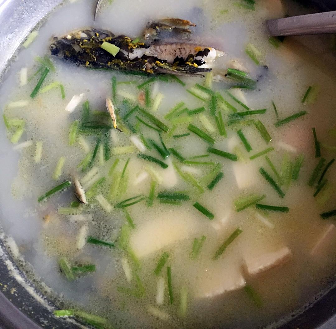 豆腐昂公鱼汤的做法