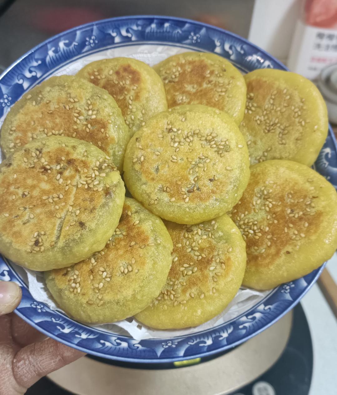 一个苹果  一碗糯米粉  这么做软糯香甜  好吃极了  带馅的苹果糯米饼