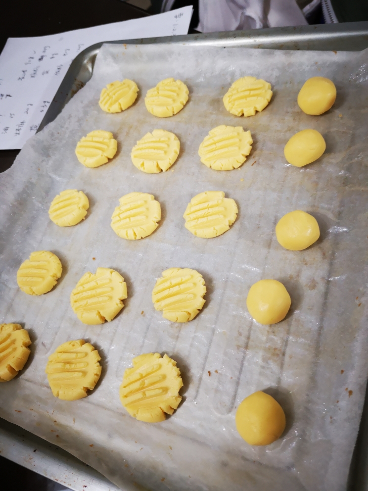 黄油蛋黄饼干的做法 步骤4
