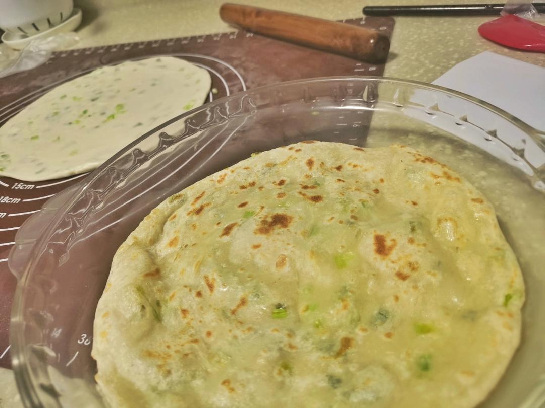 家常葱油饼 柔软多层 凉了也是软软的特别好吃 附细节视频详解