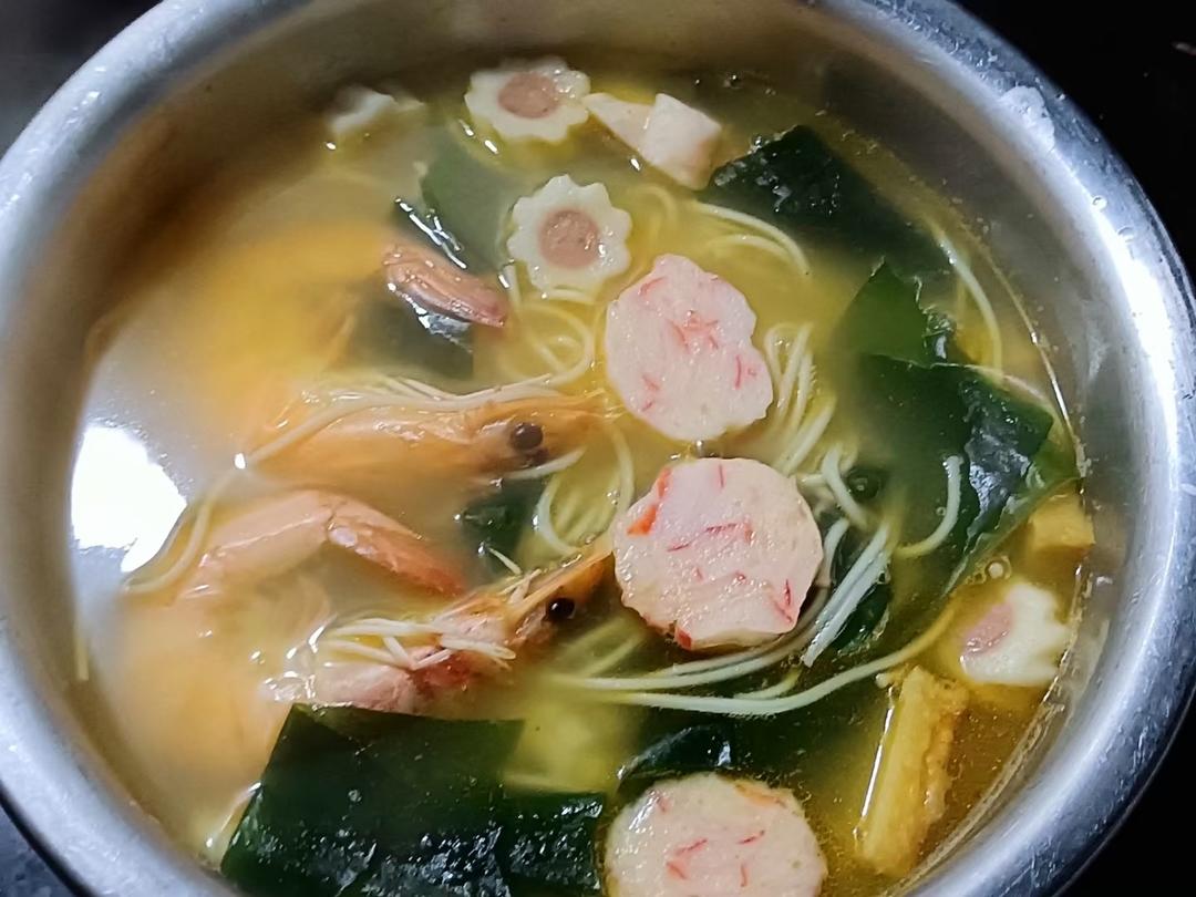 神还原鲜虾鱼板方便面面