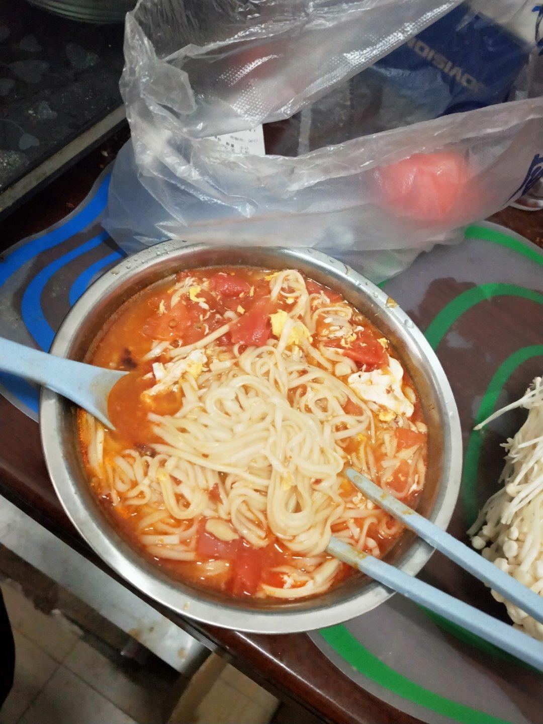 番茄鸡蛋热汤面