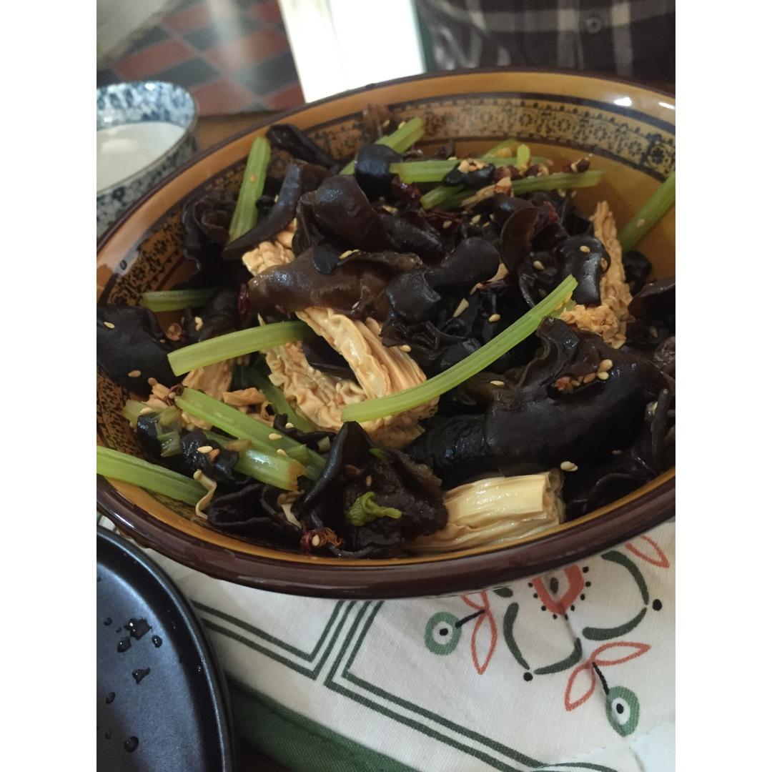凉拌腐竹黑木耳