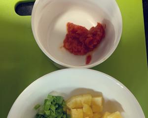 10月龄宝宝辅食之菠萝虾球的做法 步骤4