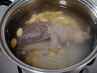 白果猪肚汤的做法 步骤2