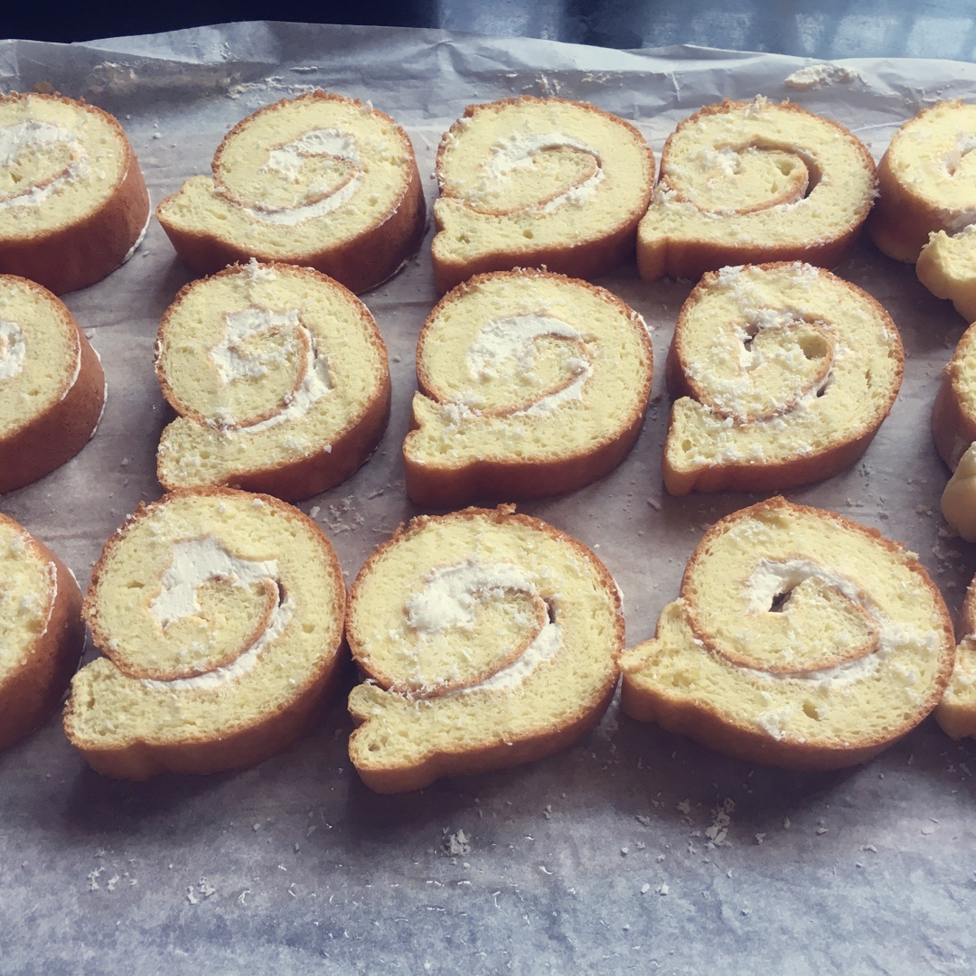 戚风奶油蛋糕卷