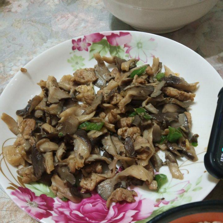 平菇炒肉（鲜香）