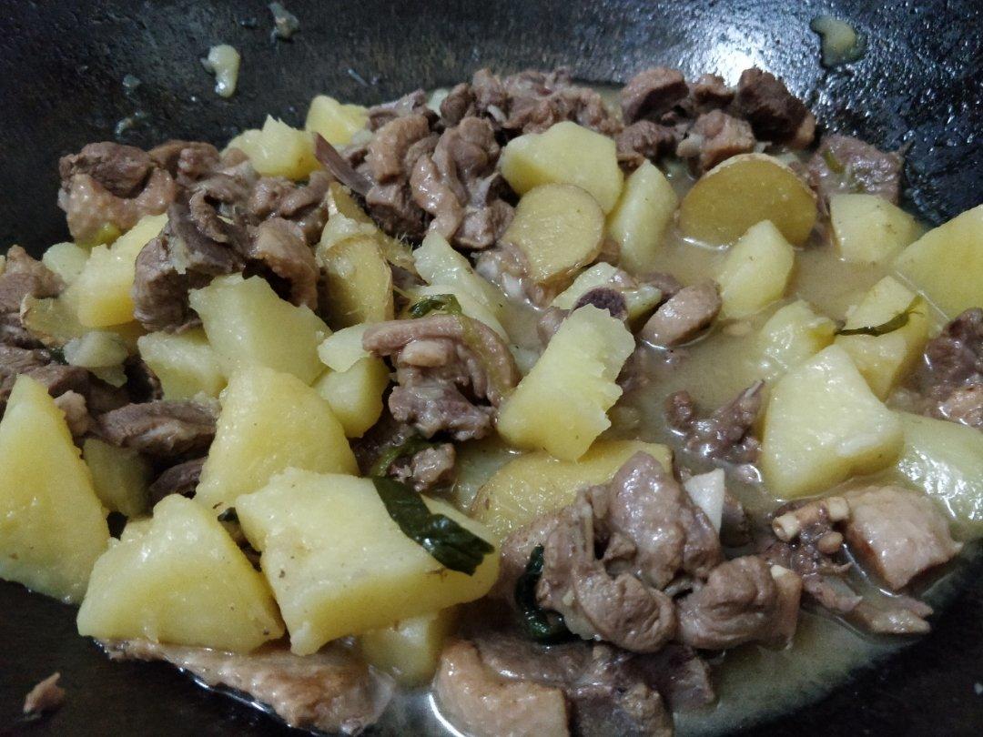 土豆焖鸭