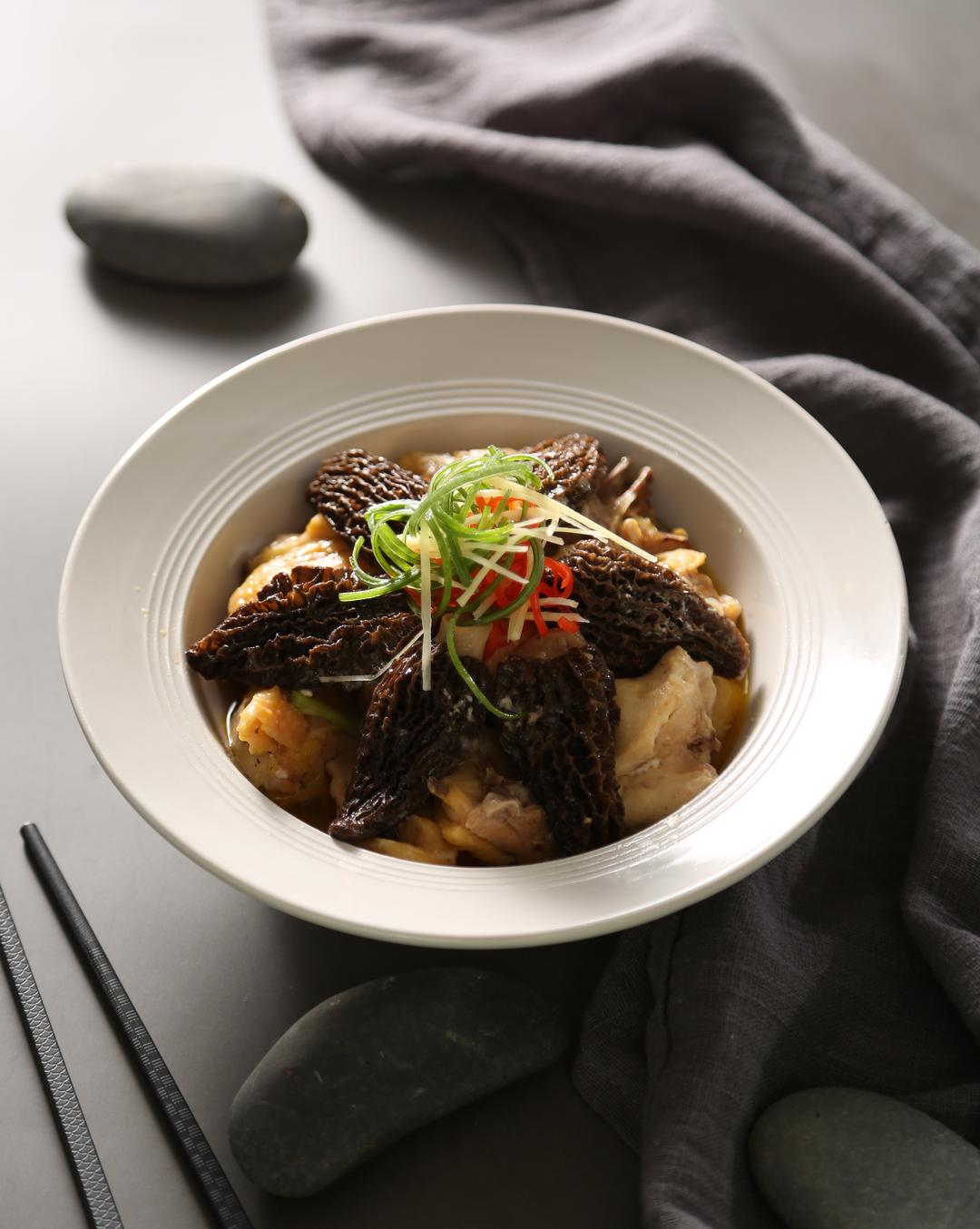 三阳开泰——鲜羊肚菌蒸清鸡