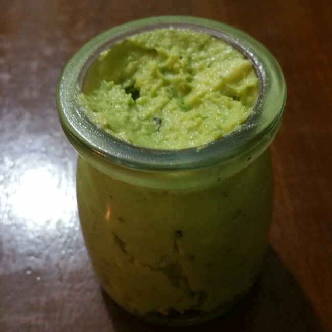 牛油果酱抹面包