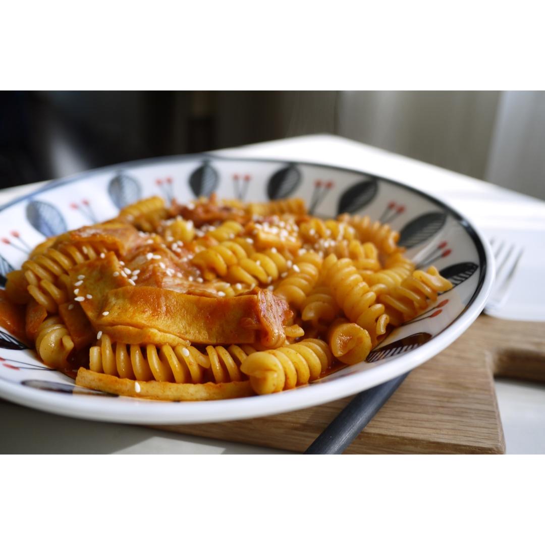 辣白菜炒通心粉